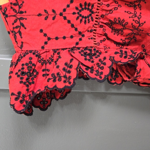 Crown & Ivy Sleeveless Summer Top - Picture 2 of 6